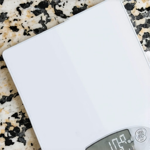 Close-up of a modern digital kitchen scale showing extended auto-off timer on the display.